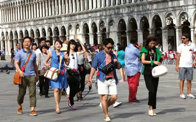 重整旗鼓 中国游客引领全球旅游新风向，招徕之举背后的策略考量